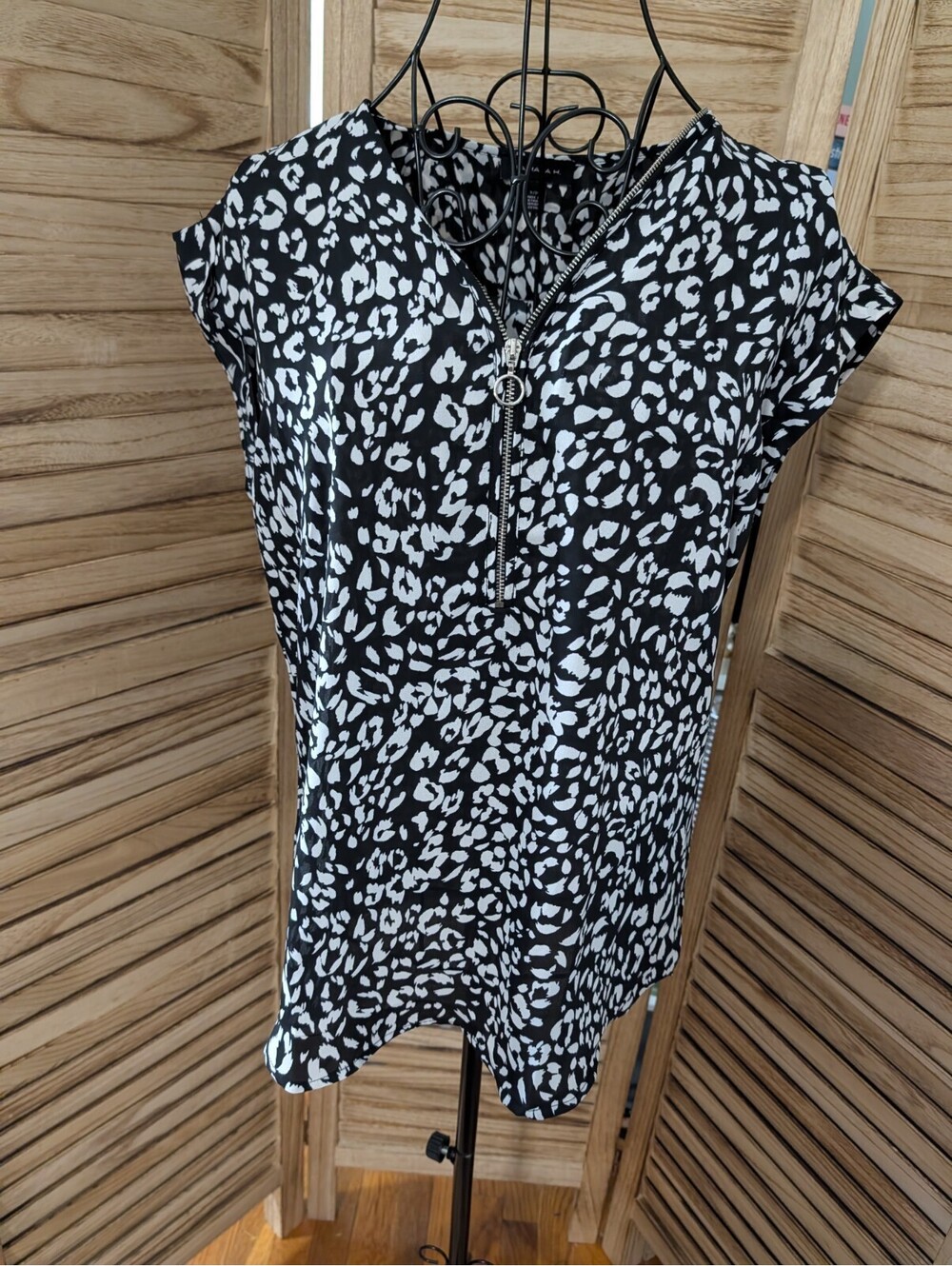 Tamara H | Black & White Cheetah Print Sleeveless Zipper Blouse Small NWOT